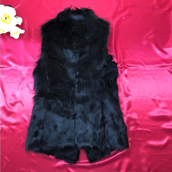 ⭐️NEW⭐️White House Black Market (WHBM) Black Faux Fur Vest - Picture 5 of 10